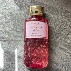 Rose water and ivy Bath and body works shower gel